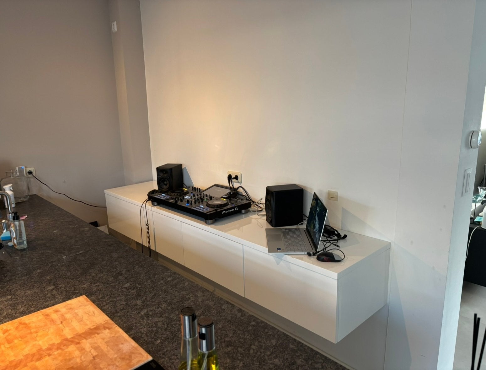 Hoogglans wit zwevend tv-meubel - 240x50x35cm, Ophalen, Gebruikt, 200 cm of meer, Minder dan 100 cm