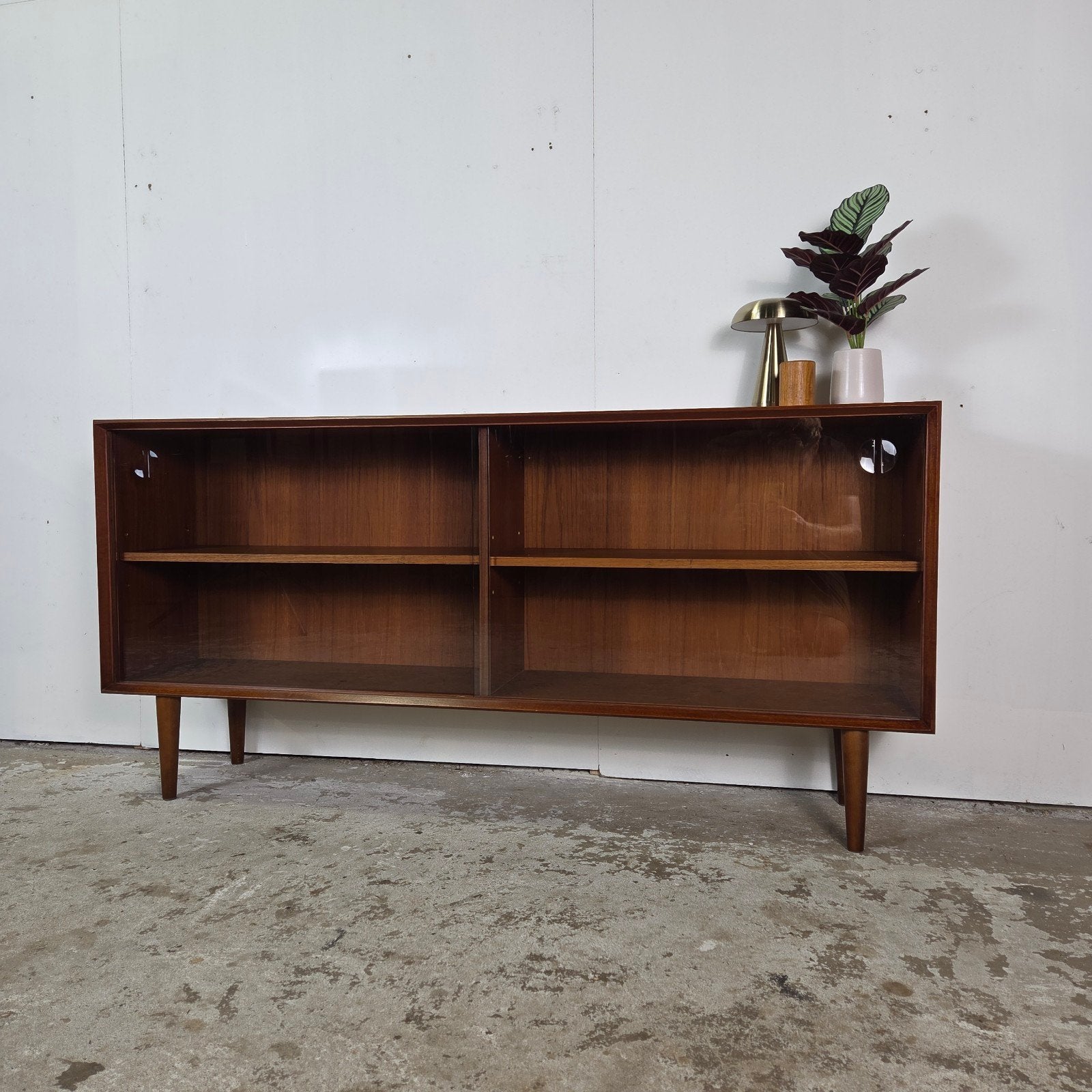 Rex Raab, Wilhelm Renz Varia-150 vintage sideboard vitrine