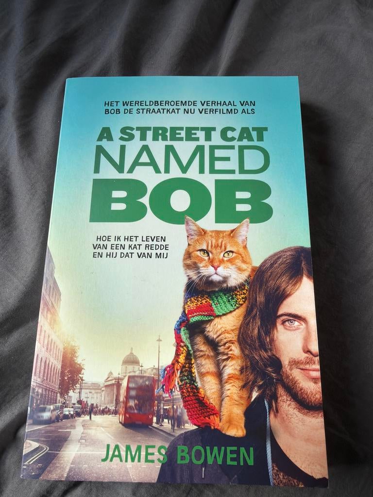 S8.  James Bowen - A street cat named Bob, Ophalen of Verzenden, Zo goed als nieuw, James Bowen