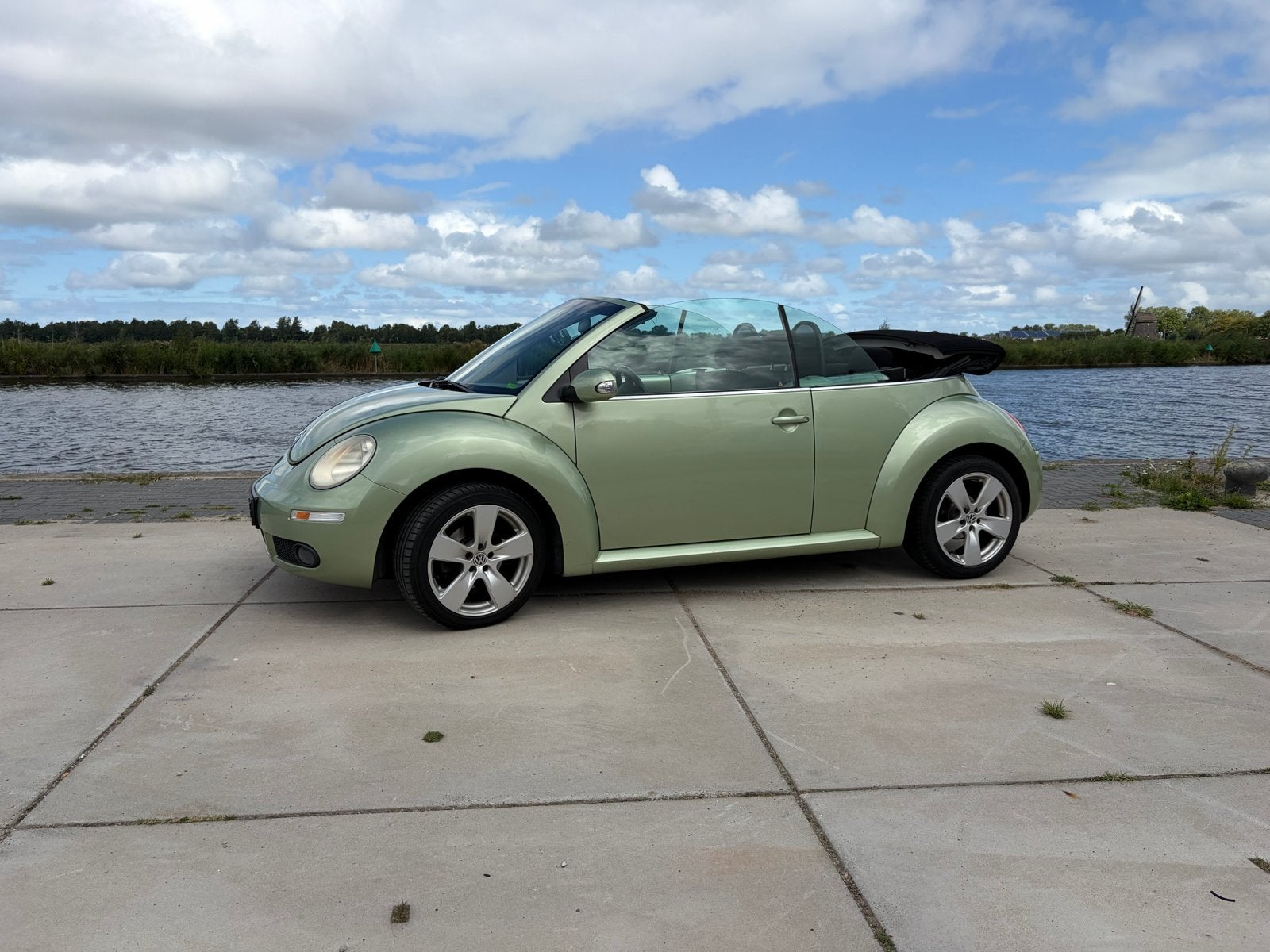 Volkswagen New Beetle Cabrio 1.6 Facelift • 139.000 km, Auto's, Beetle (Kever), 4 cilinders, Cabriolet, 4 stoelen