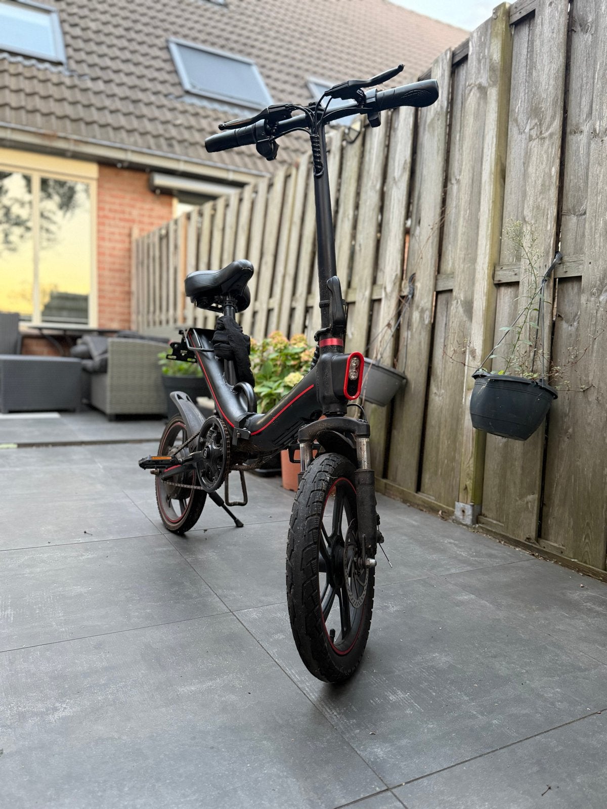 Ouxi v6, Fietsen en Brommers, Elektrische fietsen, Zo goed als nieuw, Minder dan 47 cm, 50 km per accu of meer, Ophalen
