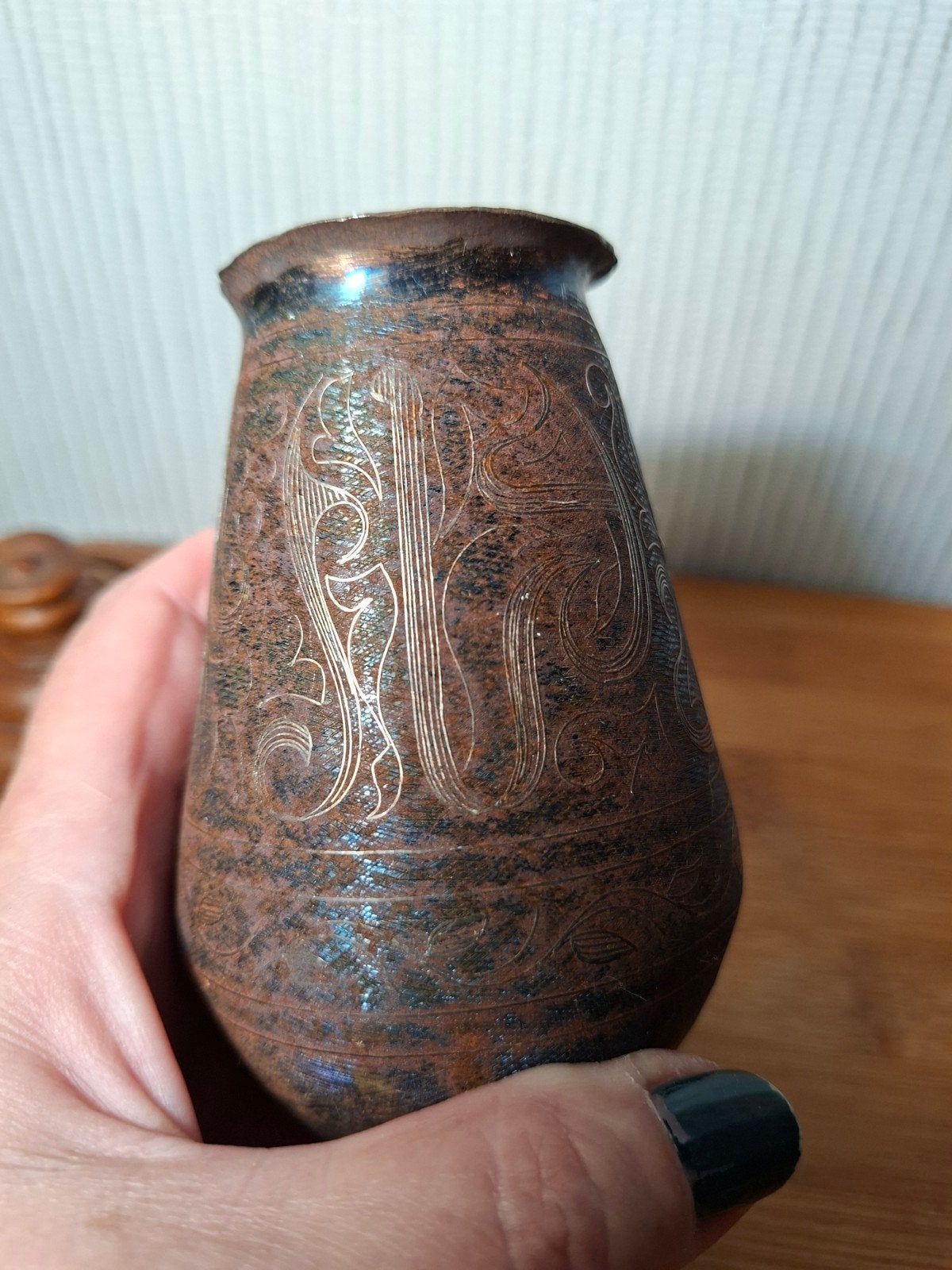 Antieke koperen vaas met gravures - 10 cm hoog, Ophalen of Verzenden