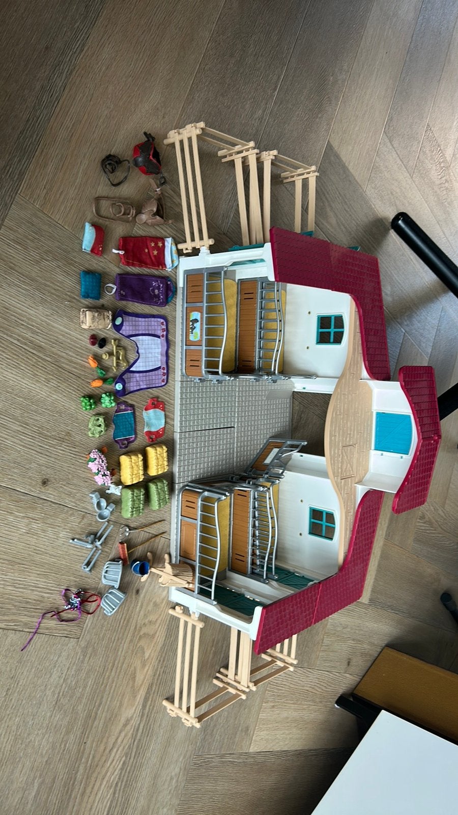 Schleich horse club paardenstal compleet, Verzamelen, Speelgoed, Ophalen of Verzenden, Zo goed als nieuw