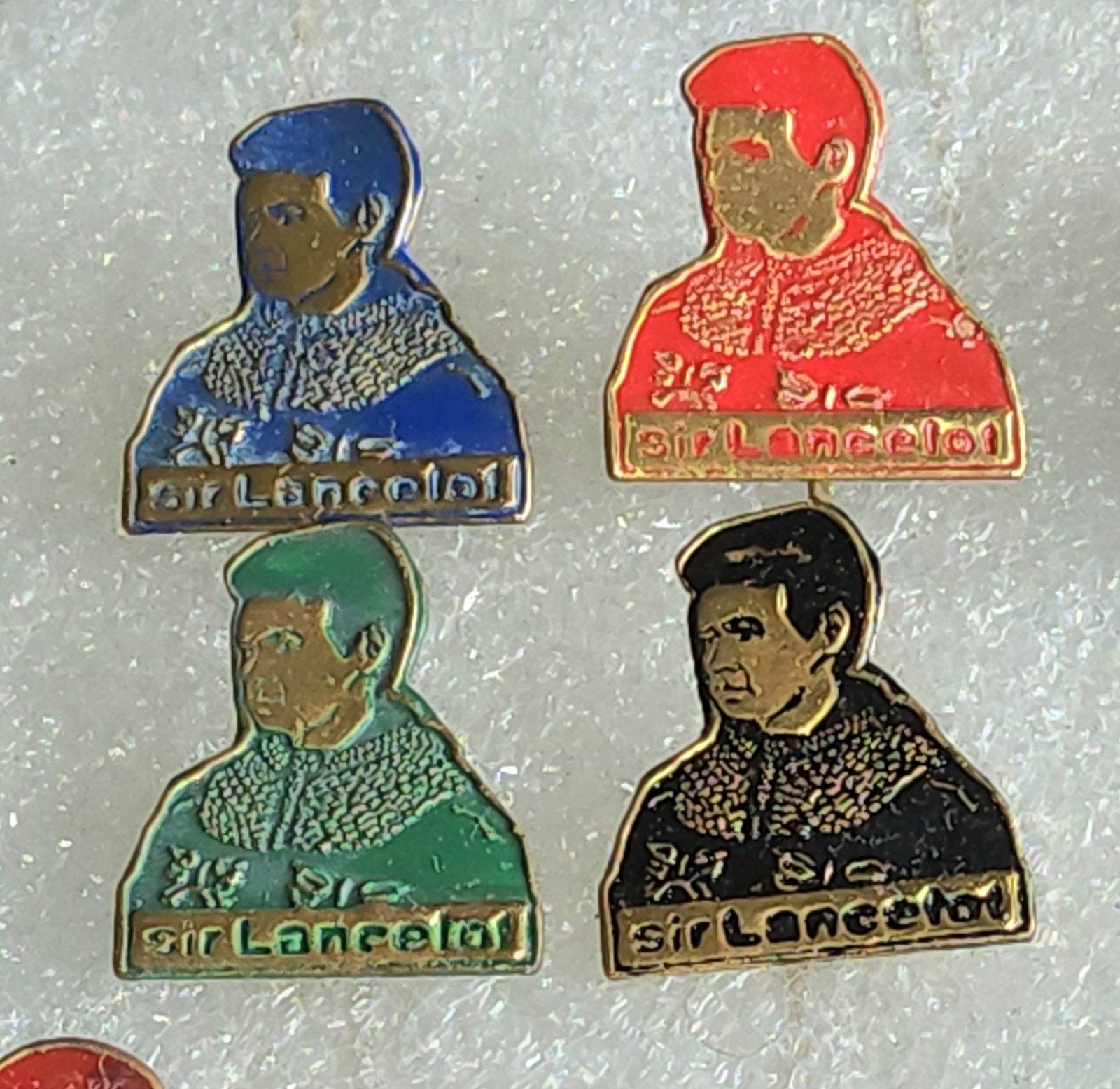 4 Speldjes Sir Lancelot, Ophalen of Verzenden, Gebruikt, Overige onderwerpen, Speldje of Pin