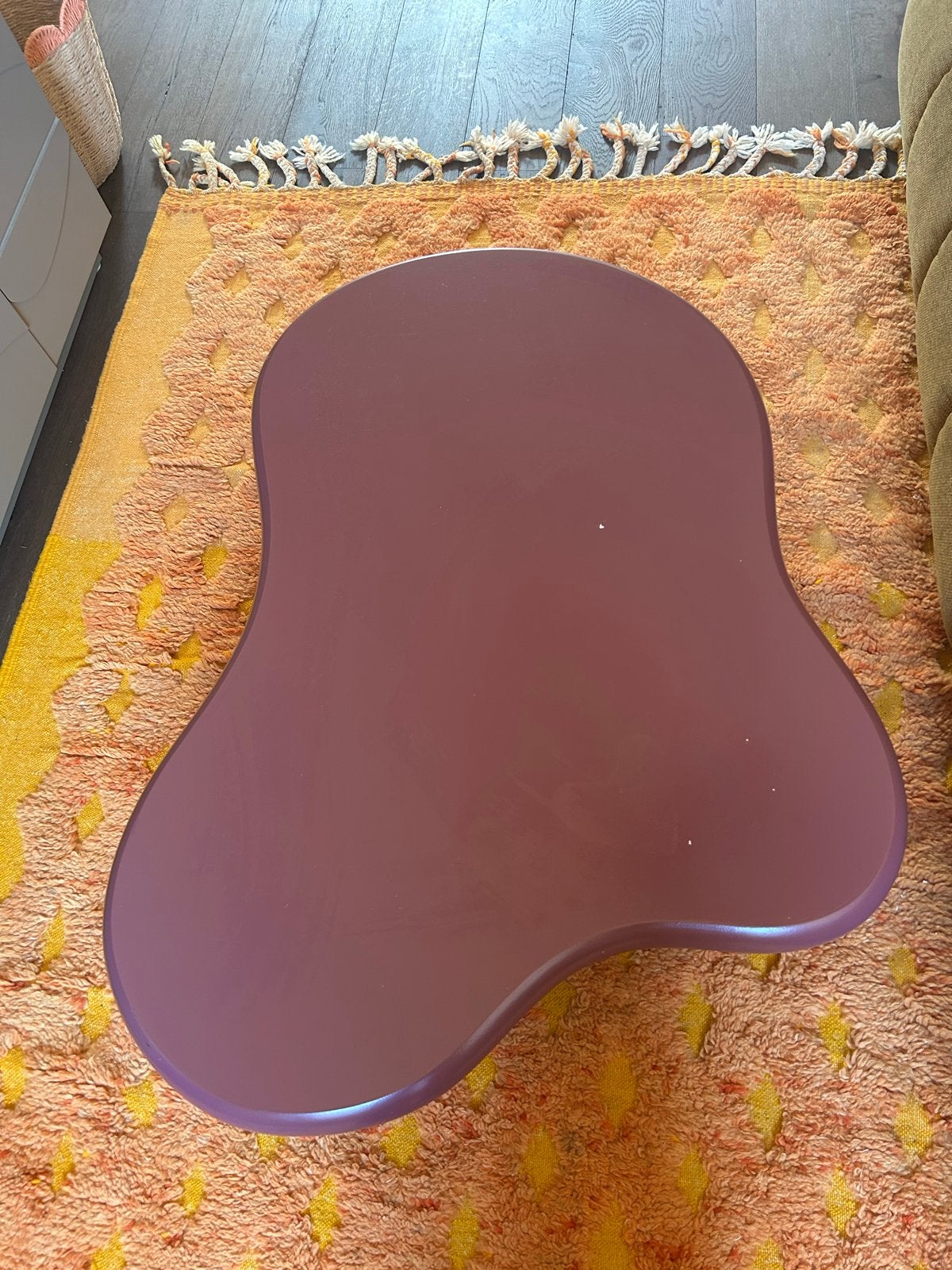 Unieke paarse salontafel met organische vorm, Ophalen, Overige materialen, Gebruikt, 50 tot 100 cm