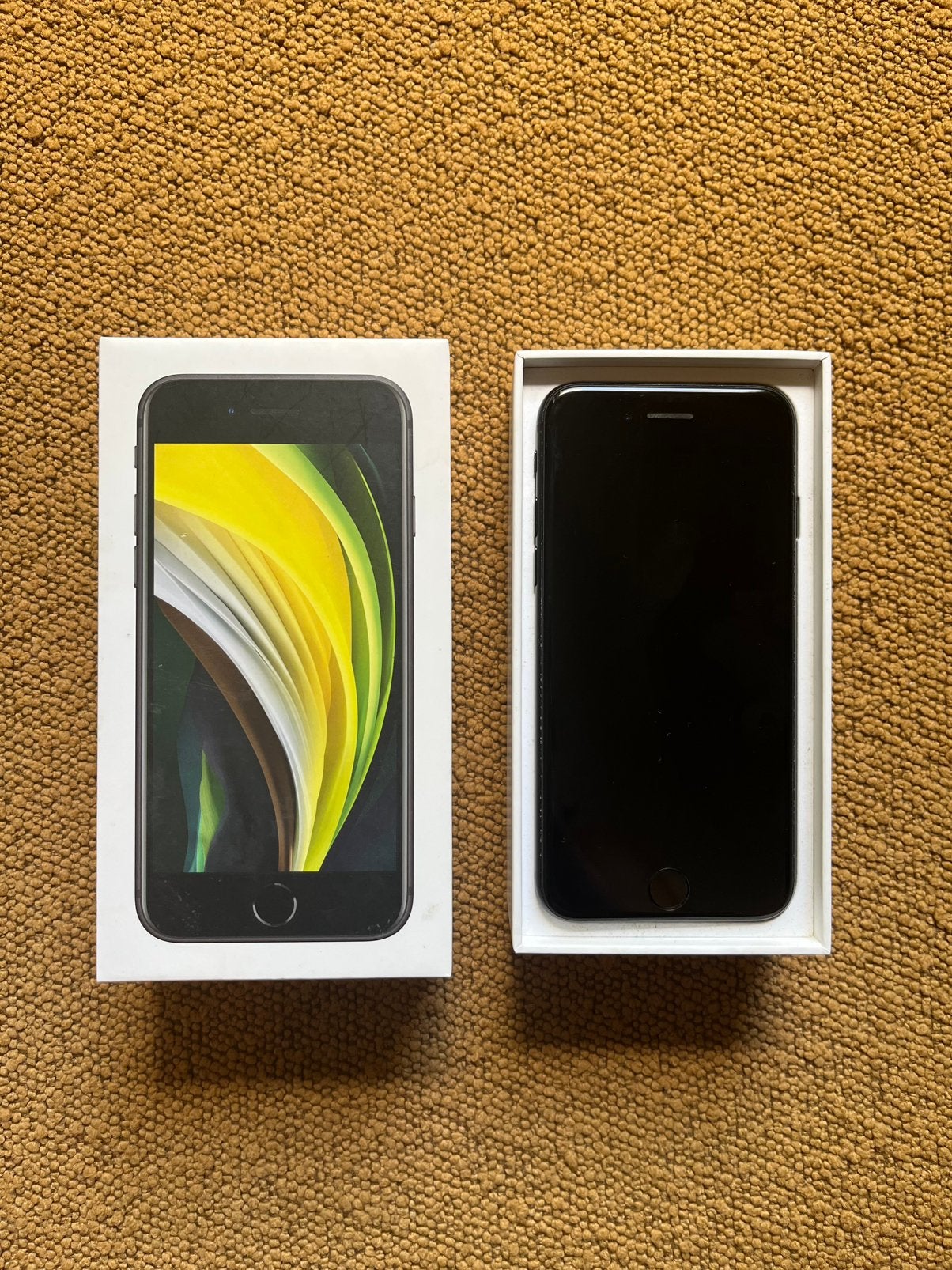 iPhone SE (2020) 64 GB Zwart in Nette Staat met Doos (75%), Telecommunicatie, 75 %, Zwart, Ophalen of Verzenden, Zo goed als nieuw
