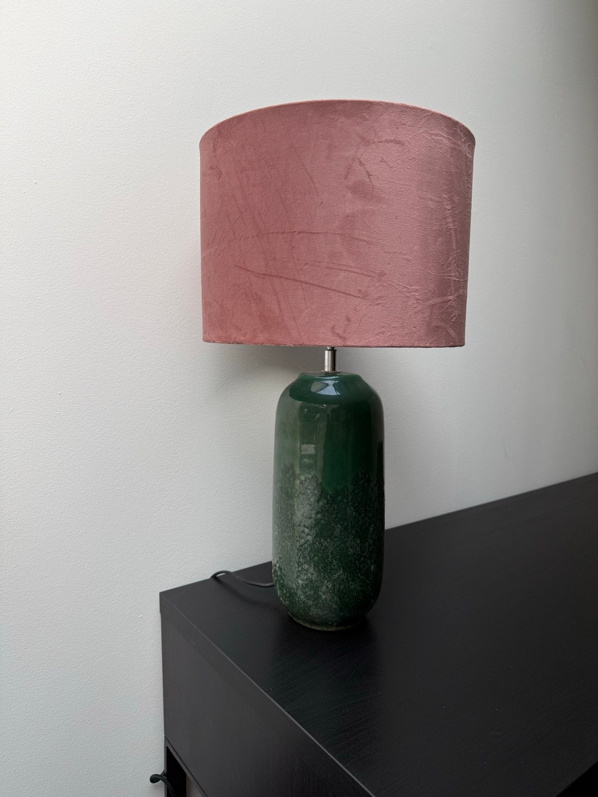 Groene tafellamp met roze velours kap, Groen, Keramiek, Inclusief lichtbron, Modern