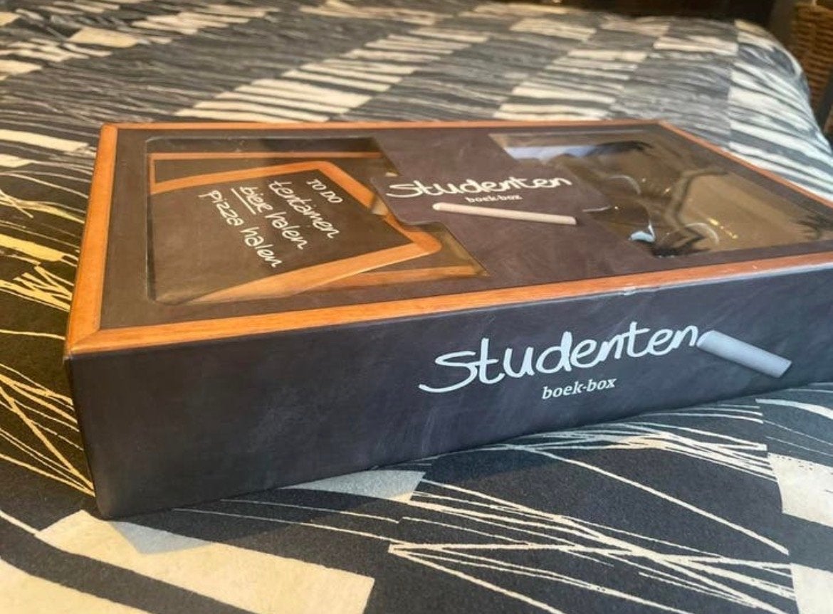 Studenten boek-box: Kookboek, shotglazen en meer!, Ophalen of Verzenden, Zo goed als nieuw
