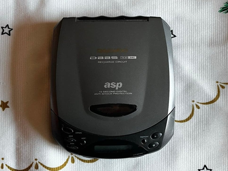 Defecte Daewoo D28S Discman voor hobbyist/onderdelen, Ophalen, Discman
