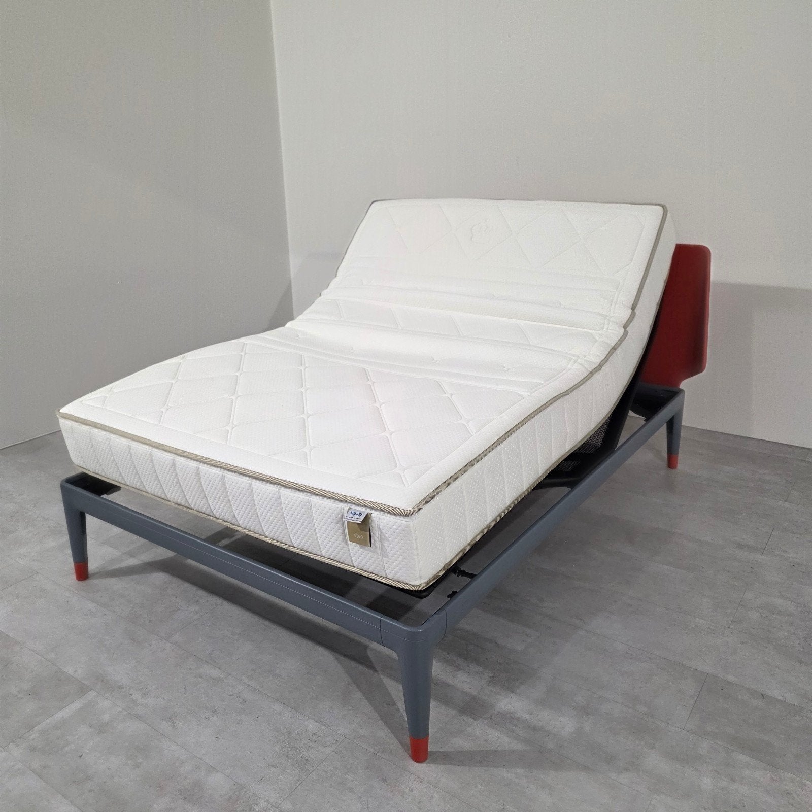 Auping Essential Bed 140x200 Elektrisch 3M+ Vivo Matras, Verstelbaar, Tweepersoons, Zo goed als nieuw, Hout