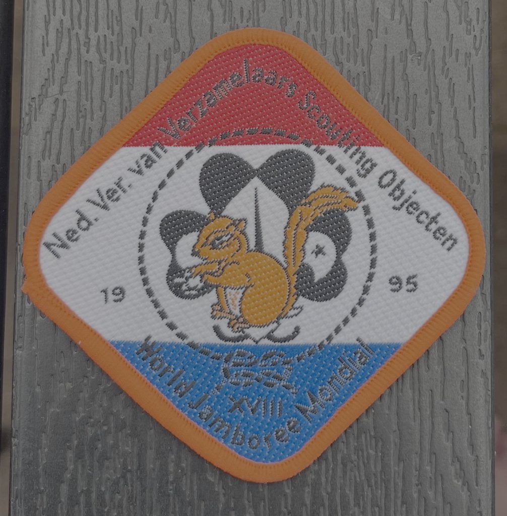 Jamboree WJ 1995 - Nederland - NVvSO badge, Ophalen of Verzenden, Zo goed als nieuw, Embleem, Speld of Insigne
