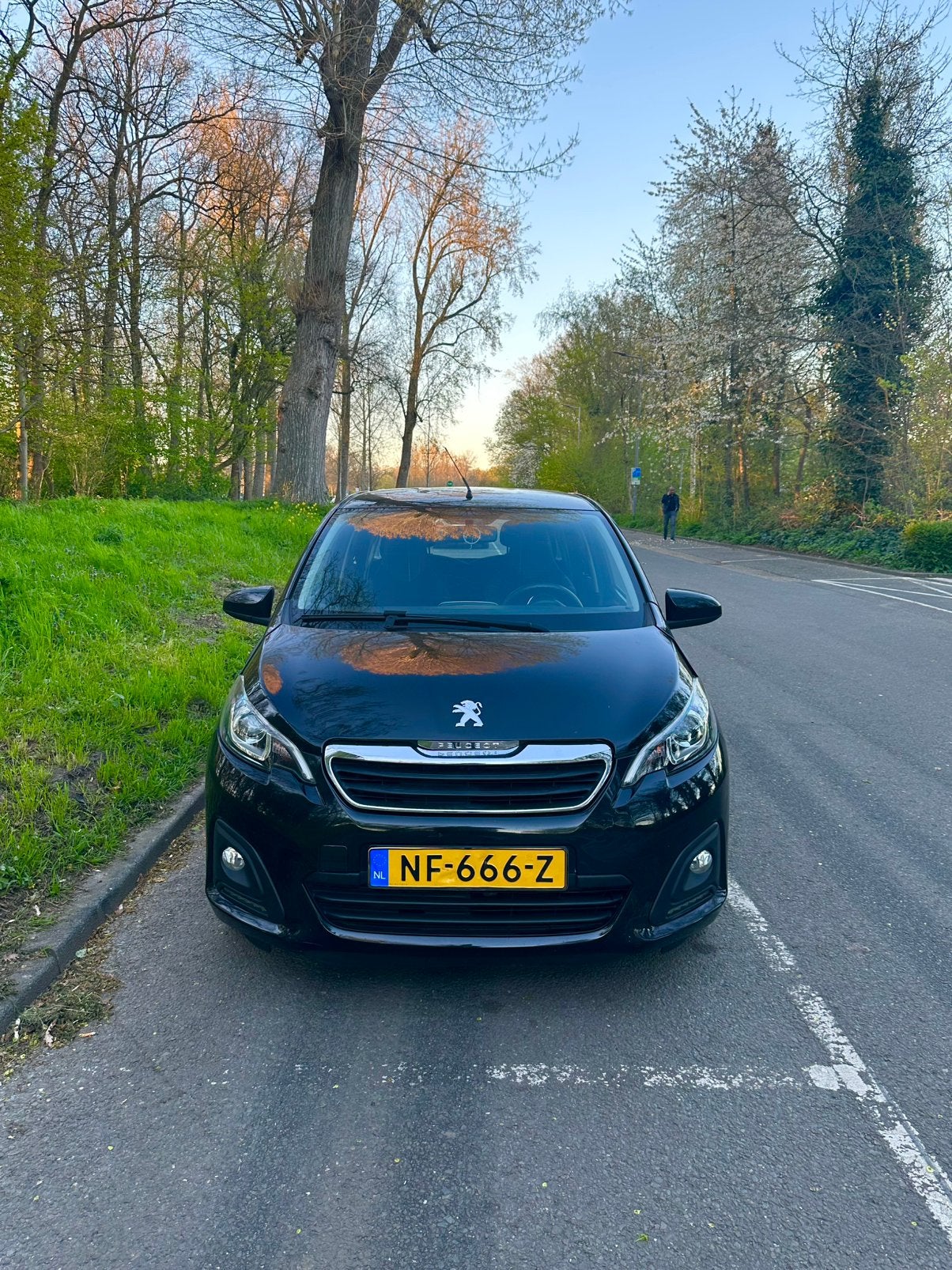 Peugeot 108 1.0 12V E-vti 51KW 5DR 2017 Zwart, Auto's, Voorwielaandrijving, 4 stoelen, Zwart, Origineel Nederlands