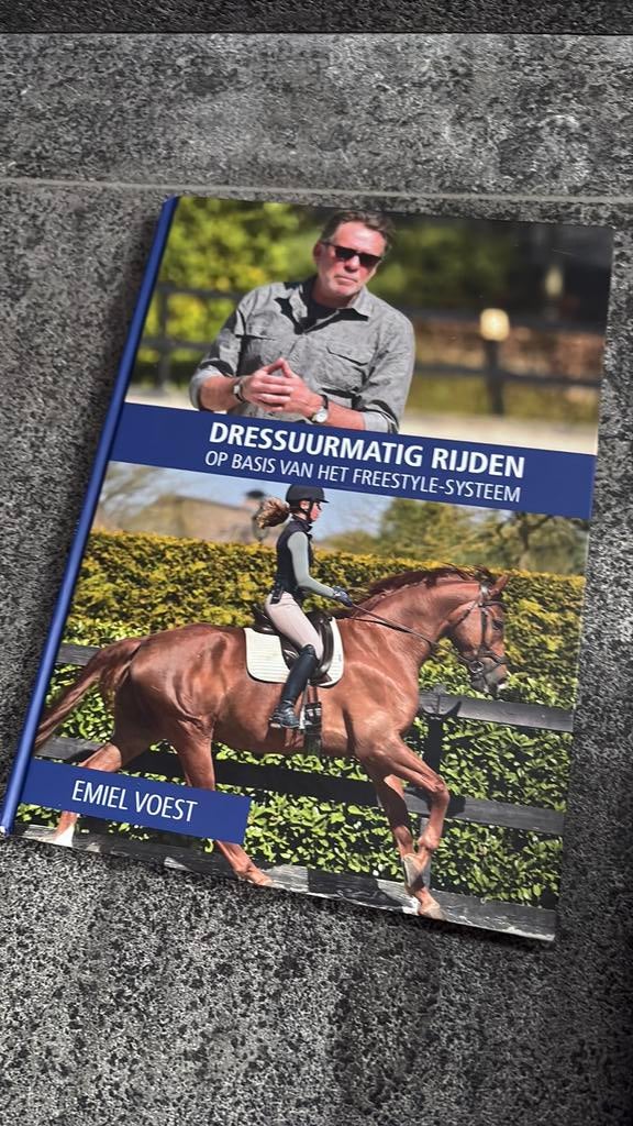 Dressuurmatig rijden en het freestyle systeem emiel voest, Boeken, Ophalen of Verzenden, Nieuw, Overige sporten