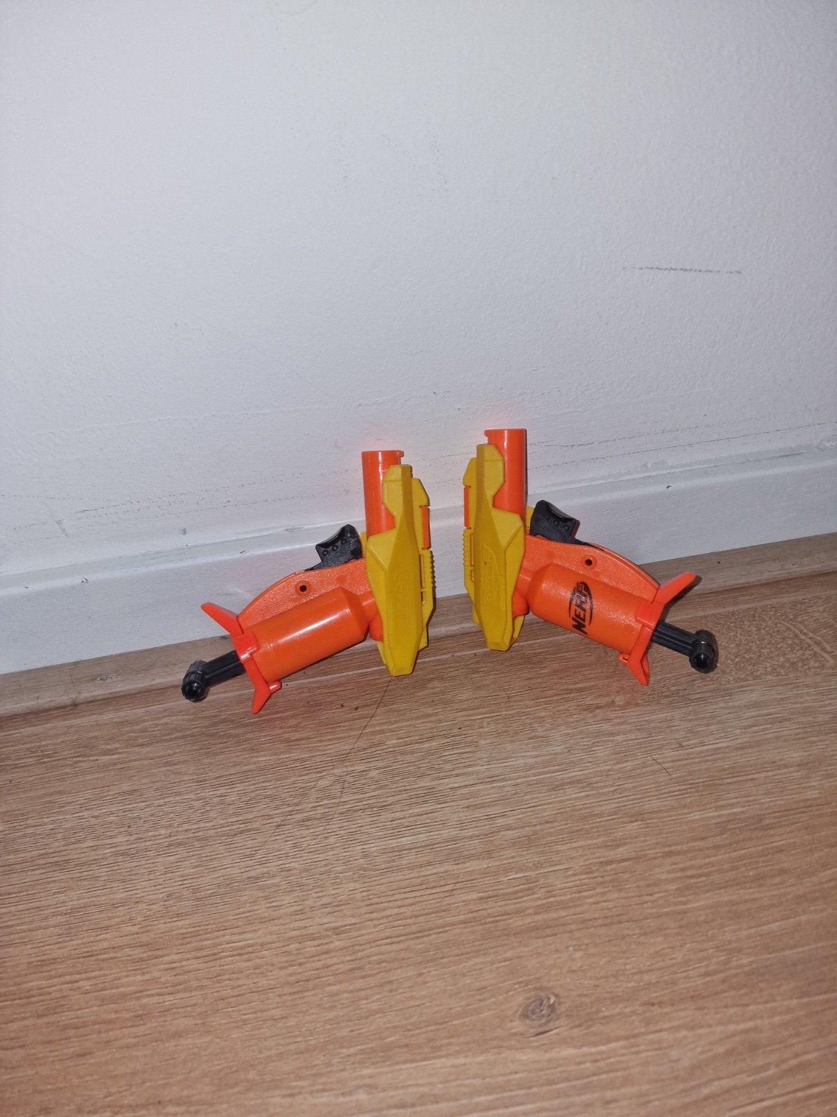 Leuke Nerf pistooltjes met 12 pijltjes, Ophalen of Verzenden, Zo goed als nieuw