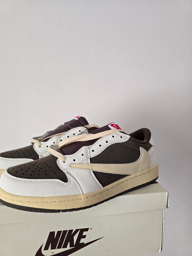 Nike jordan 1 low travis scott mocha, Bruin, Nieuw, Ophalen of Verzenden, Sneakers of Gympen
