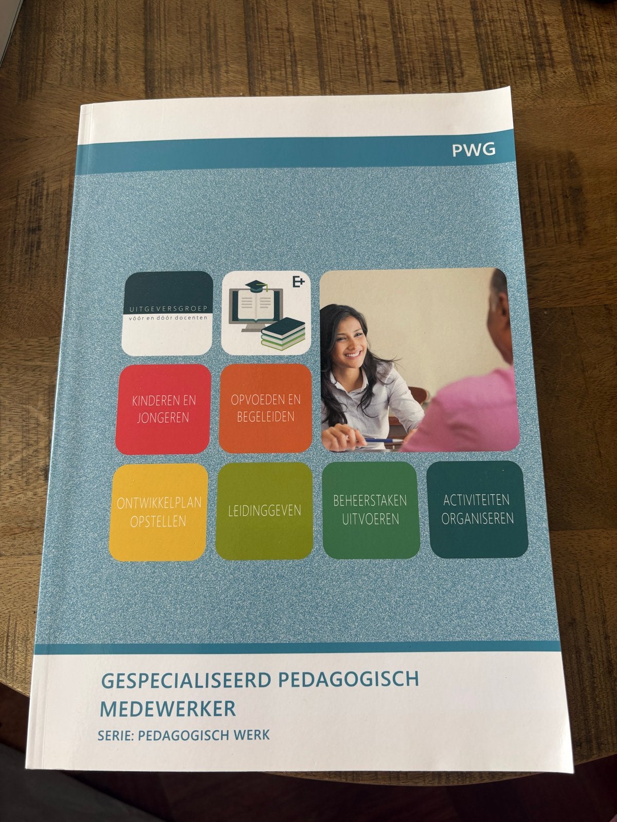 PWG Gespecialiseerd Pedagogisch Medewerker - 3e druk, Ophalen, Zo goed als nieuw, Overige niveaus, Overige vakken