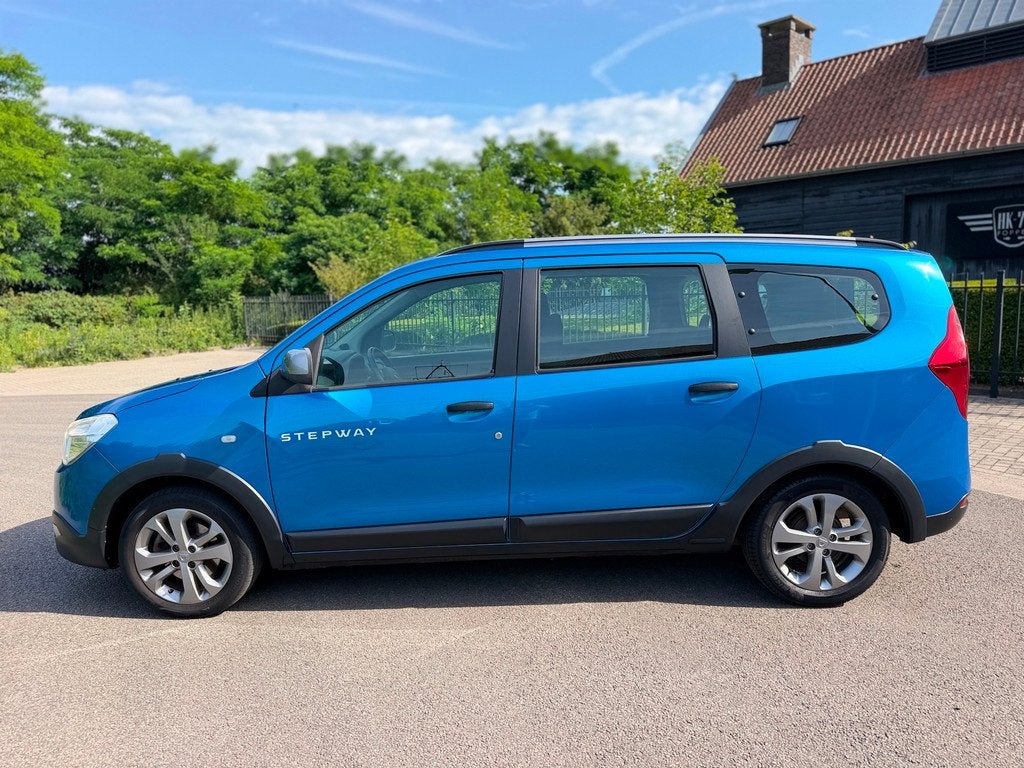 Dacia Lodgy 1.2 TCe Stepway 7-PERSOONS AIRCO CR.CONTR NAVIGA, Auto's, Dacia, Voorwielaandrijving, Stof, Gebruikt, 4 cilinders