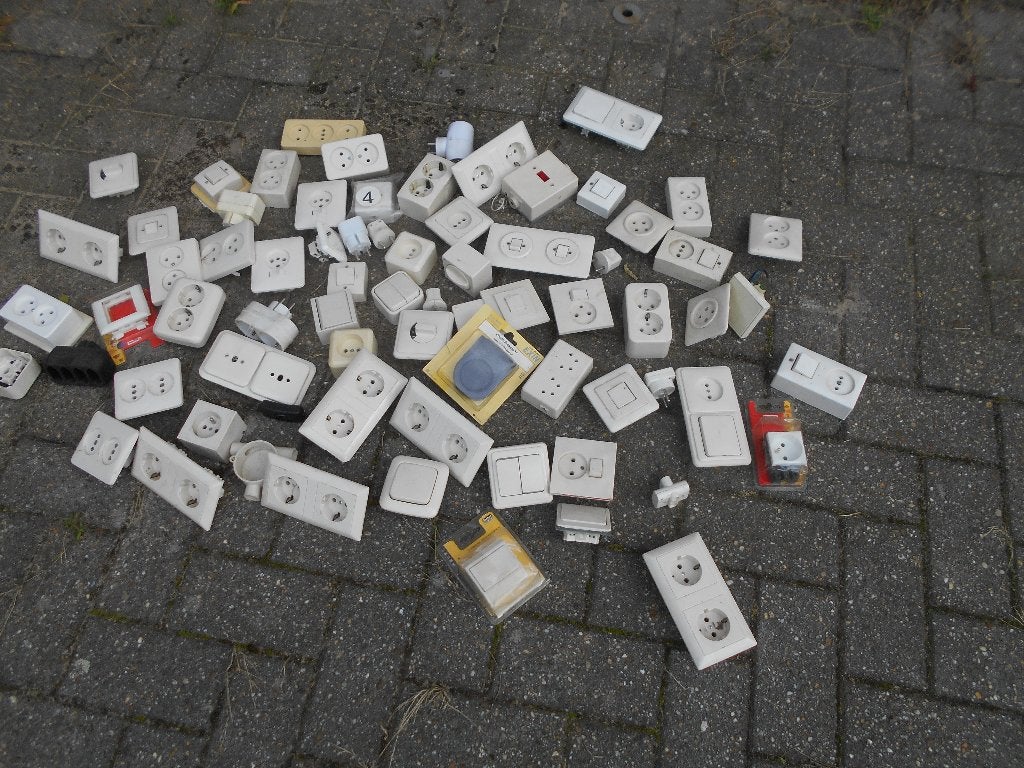 partij stopcontacten en schakelaars, Ophalen of Verzenden, Gebruikt, Stopcontact
