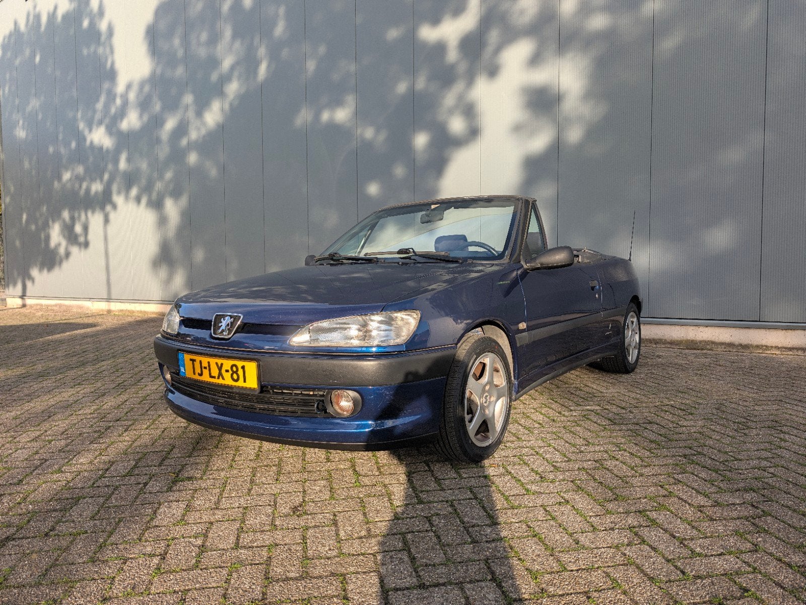 Peugeot 306 Cabriolet 1.6 | APK 10-2027 | CarPlay, Auto's, Voorwielaandrijving, 4 cilinders, Cabriolet, Blauw