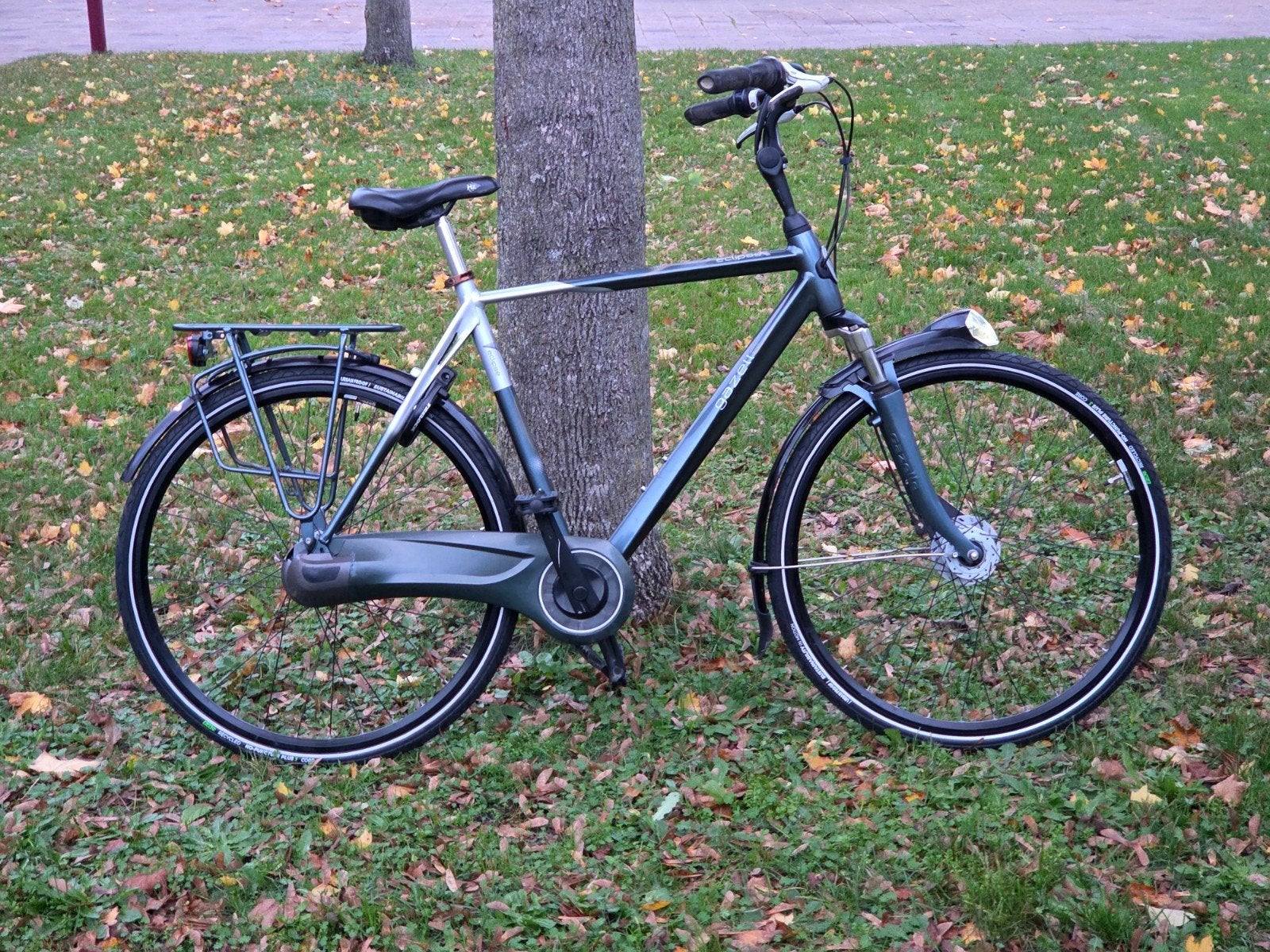 Gazelle eclips
57cm Framehoogte
28 inch wielen
Verende voorv, Ophalen, Gebruikt, Versnellingen, 57 tot 61 cm