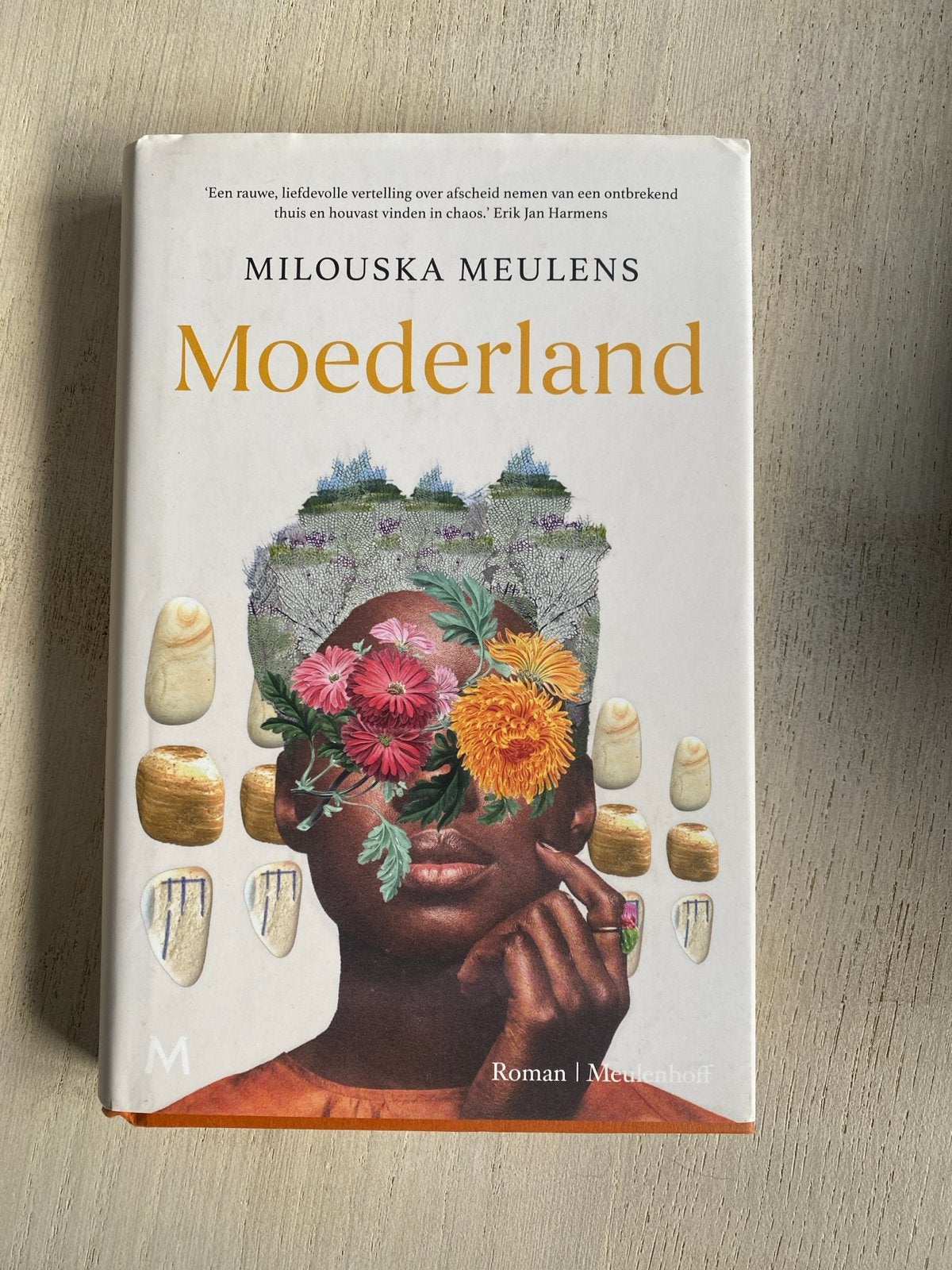 Moederland - Milouska Meulens (Roman), Ophalen of Verzenden, Zo goed als nieuw, Nederland