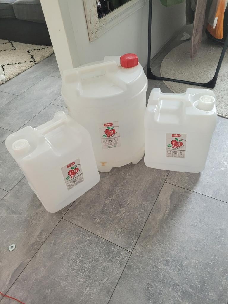 Drie plastic jerrycans. Samen €15., Ophalen of Verzenden