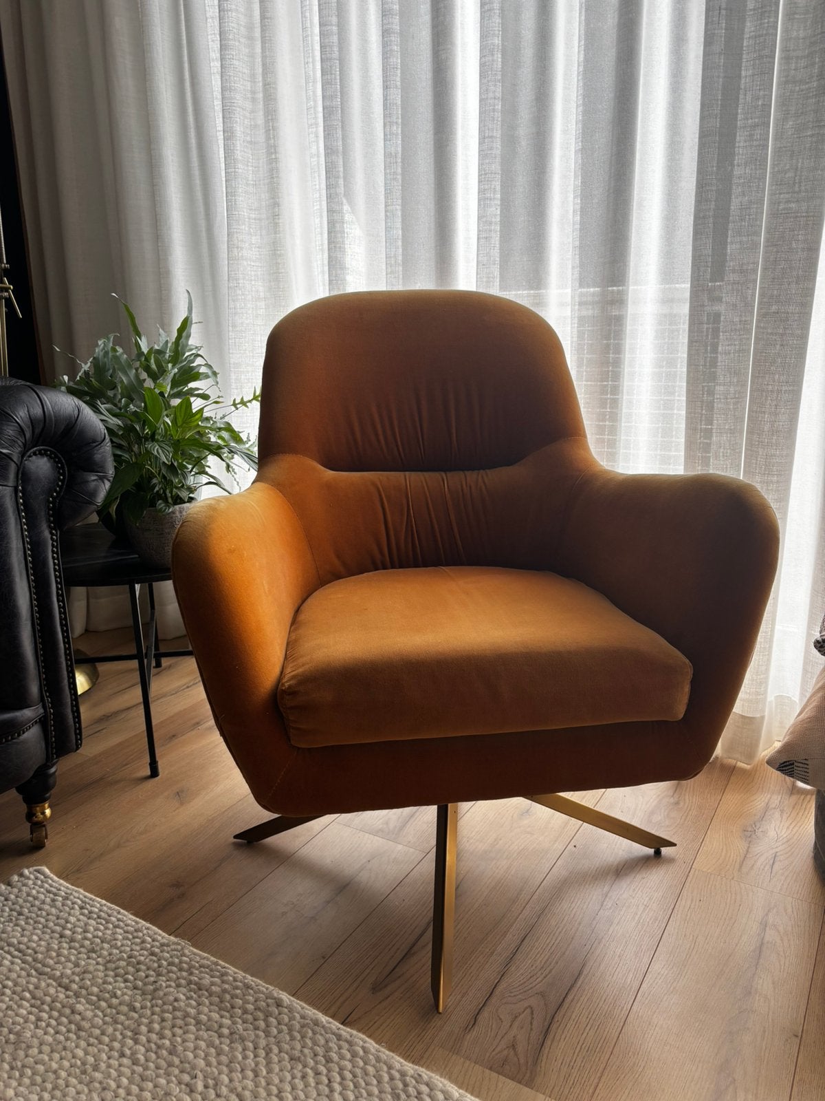 Dutchbone draaibare fauteuil Camel, Ophalen, Zo goed als nieuw, 75 tot 100 cm, 50 tot 75 cm