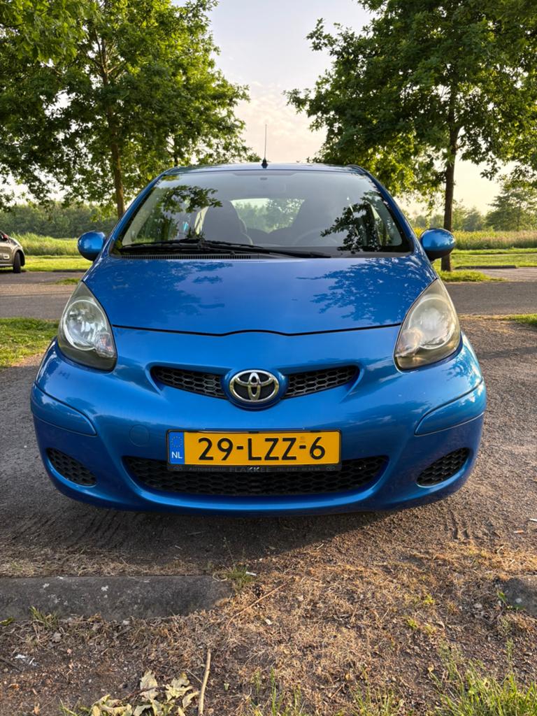 Toyota Aygo 1.0 12V Vvt-i 5DRS 2010 Blauw NAP, Voorwielaandrijving, 68 pk, Origineel Nederlands, Handgeschakeld