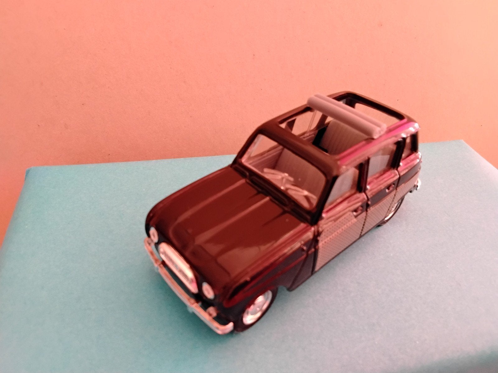 SOLIDO      RENAULT  4 L  1964, Hobby en Vrije tijd, Modelauto's | 1:43, Verzenden, Auto, Solido