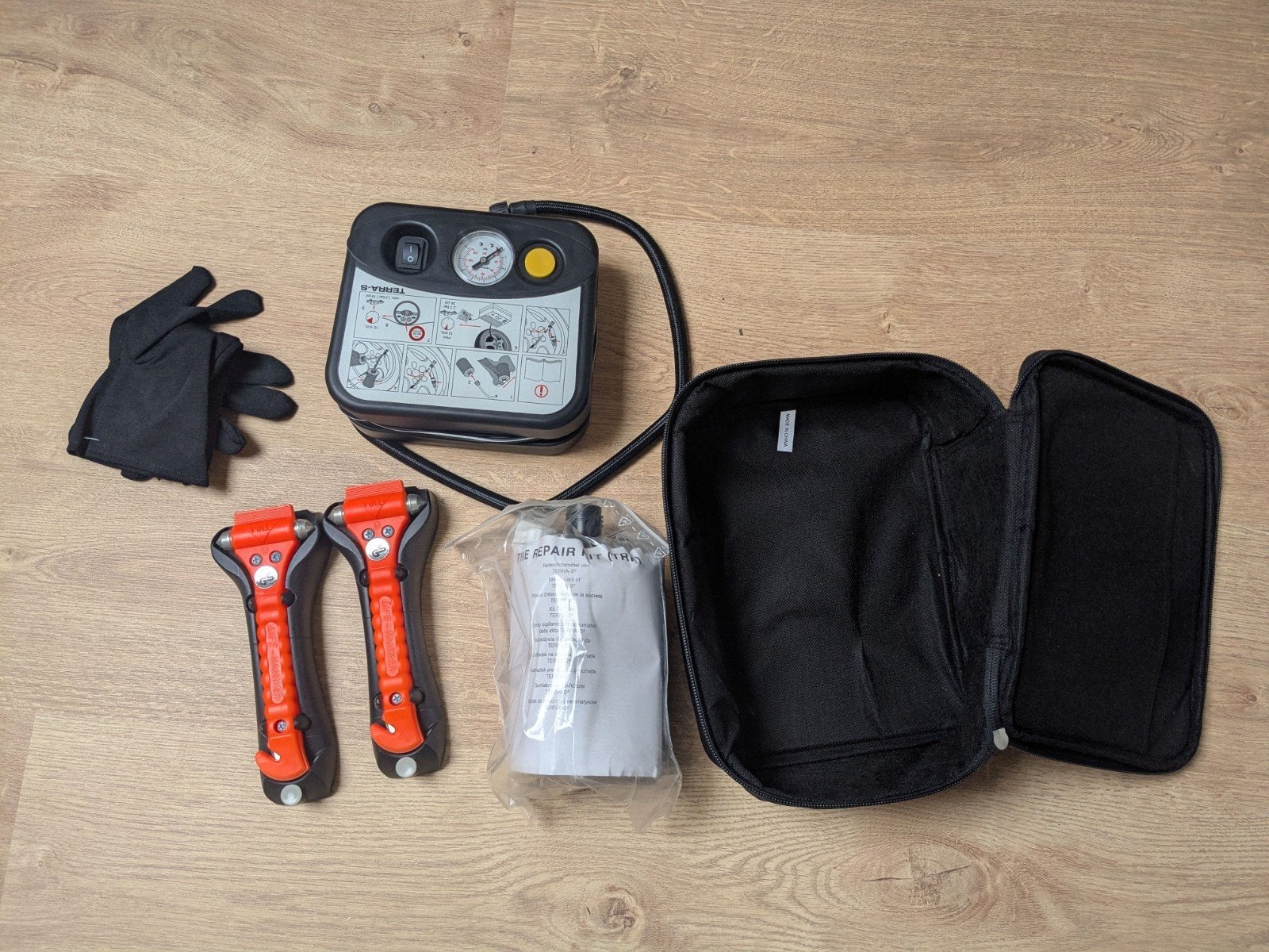 Autobanden reparatieset Terra-S en twee glasbrekers, Ophalen of Verzenden