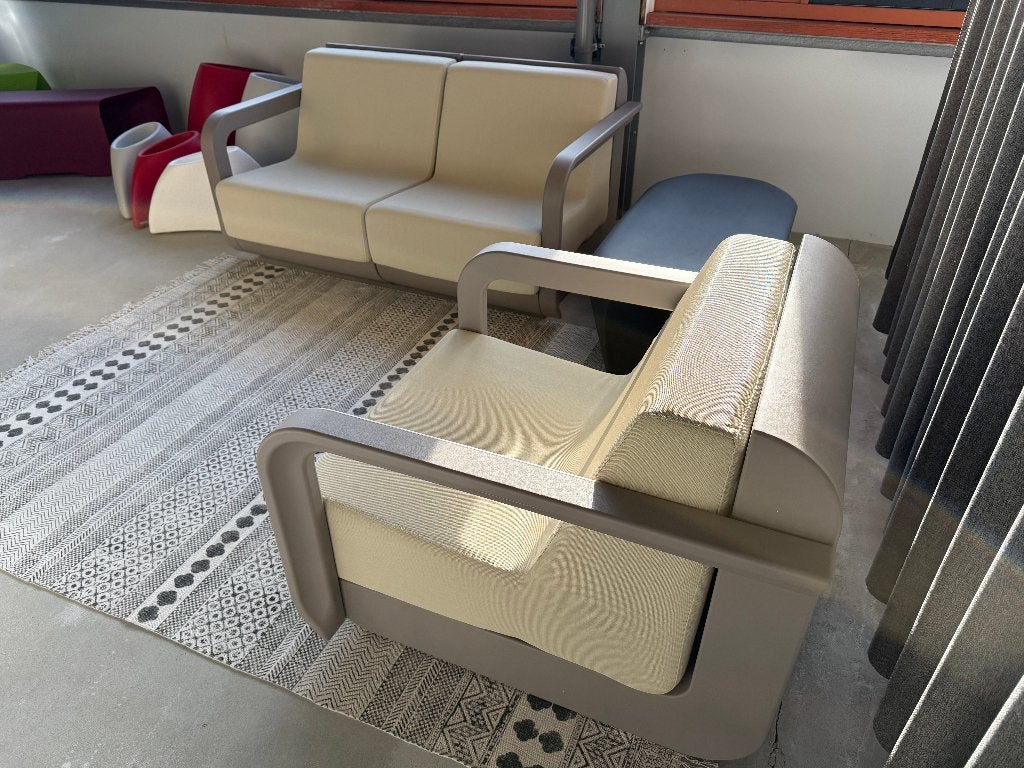 Buiten bank en twee fauteuils, beige, Tuin en Terras, Ophalen, Kunststof, 3 zitplaatsen, Zo goed als nieuw