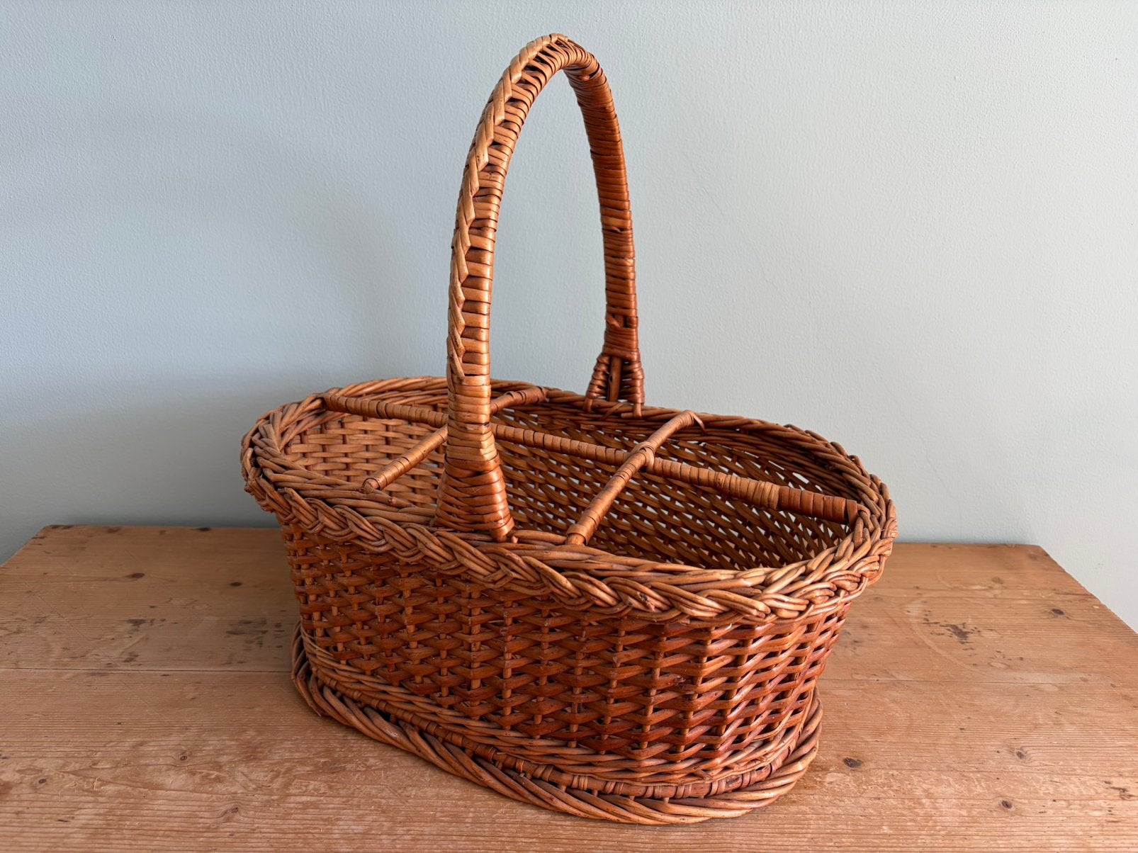 Vintage rotan rieten flessenmand met hoog handvat, Mand, Ophalen of Verzenden, Zo goed als nieuw, Riet