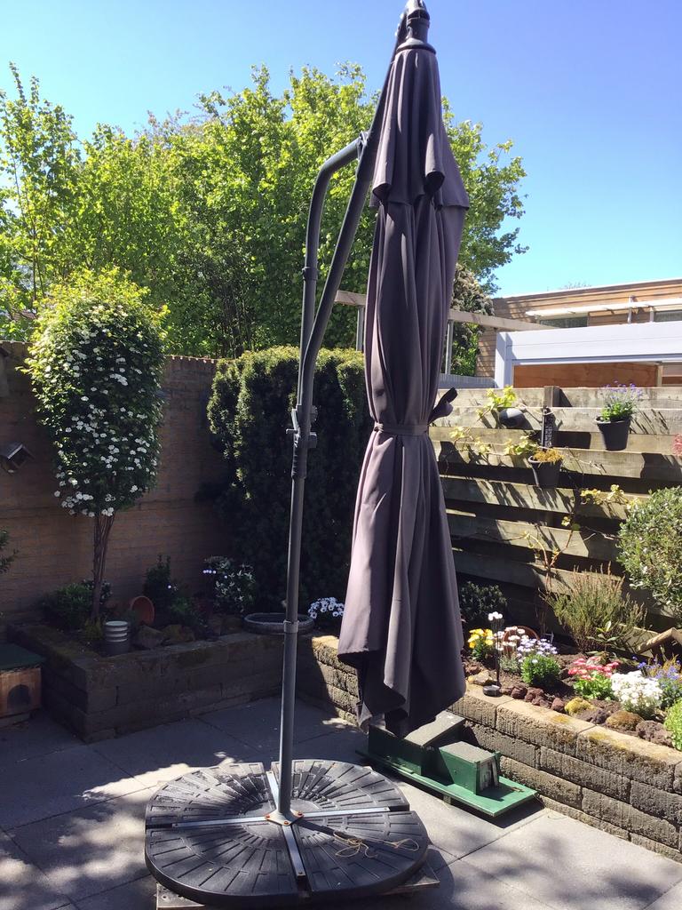 Zweef parasol, Tuin en Terras, Parasols, Ophalen, Verstelbaar, Gebruikt, Zweefparasol