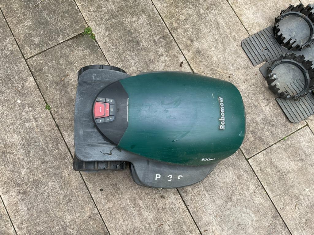 Robomow 306 Robotmaaier - Perfect voor gazons tot 600m², Tuin en Terras, Robotmaaiers, Ophalen, Gebruikt, Meer dan 25 cm
