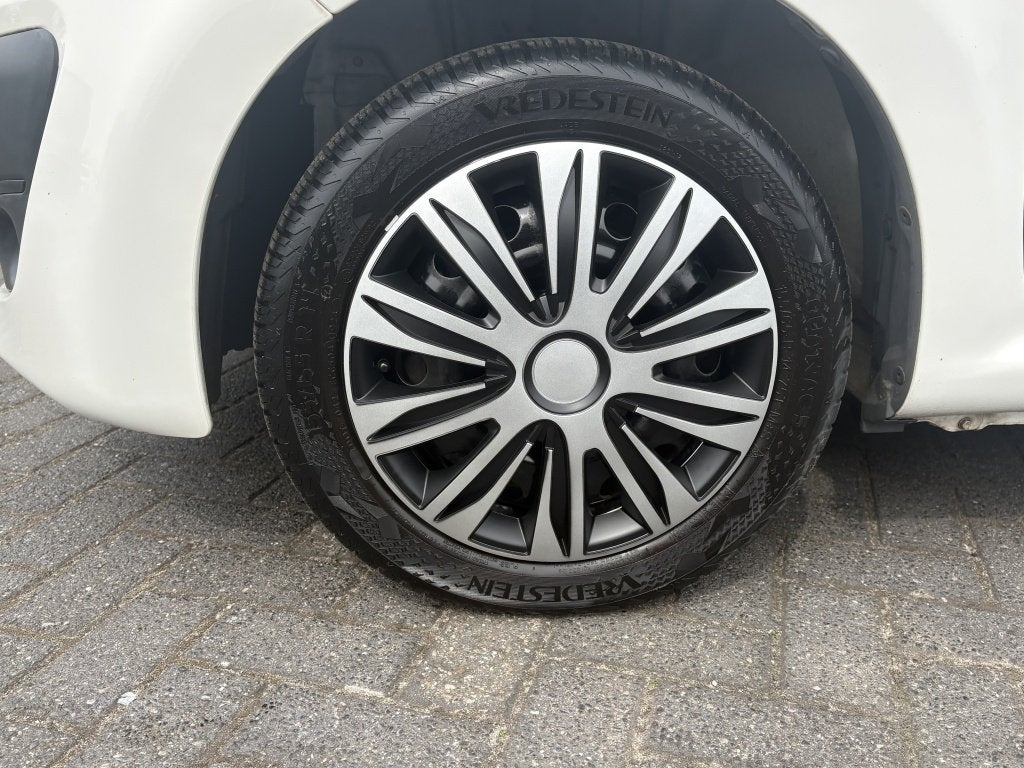 Peugeot 107 1.0 Access Accent BTW-AIRCO-12MND MOBILITEITS GA, Keurmerk '100% Onderhouden', Euro 5, Gebruikt, 4 stoelen