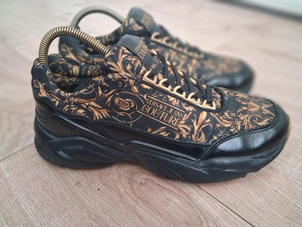 Versace Jeans Couture sneakers zwart goud Maat 42, Kleding | Heren, Schoenen, Ophalen of Verzenden