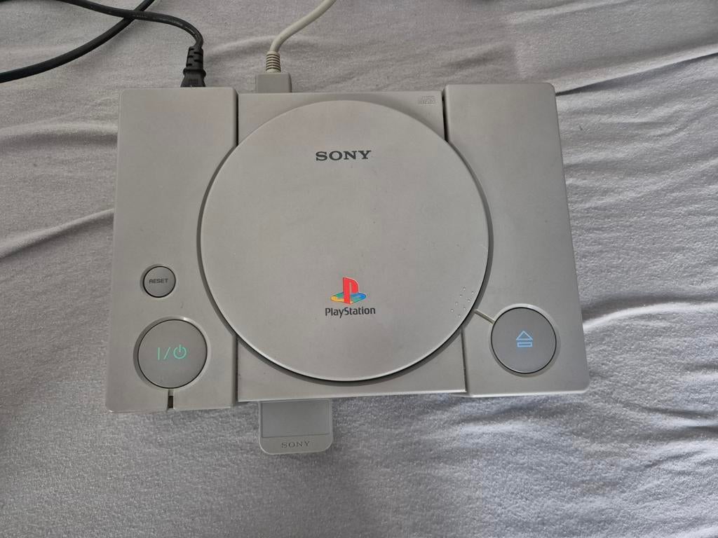 PS1 omgebouwd met pistool, 2 joysticks en 16 spellen, Spelcomputers en Games, Ophalen of Verzenden