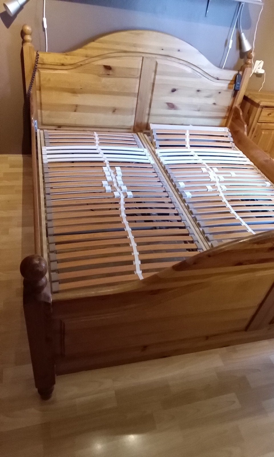 Bed / 180 x 200 / 2 electrische lattenbodem, Gebruikt, Wit, Tweepersoons, Ophalen of Verzenden