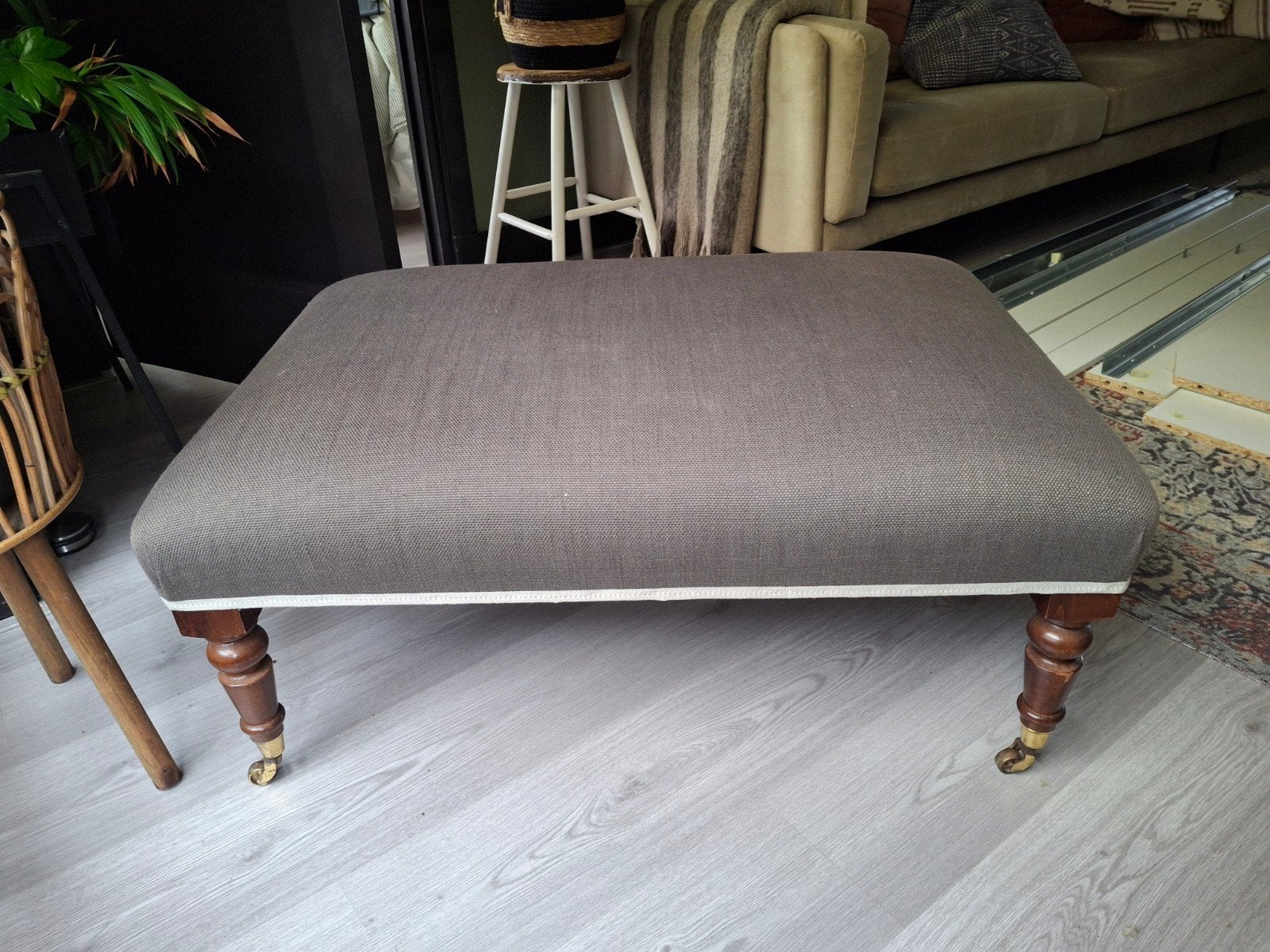 Poef met antieke poten, Ophalen, Gebruikt, Rond, Minder dan 50 cm