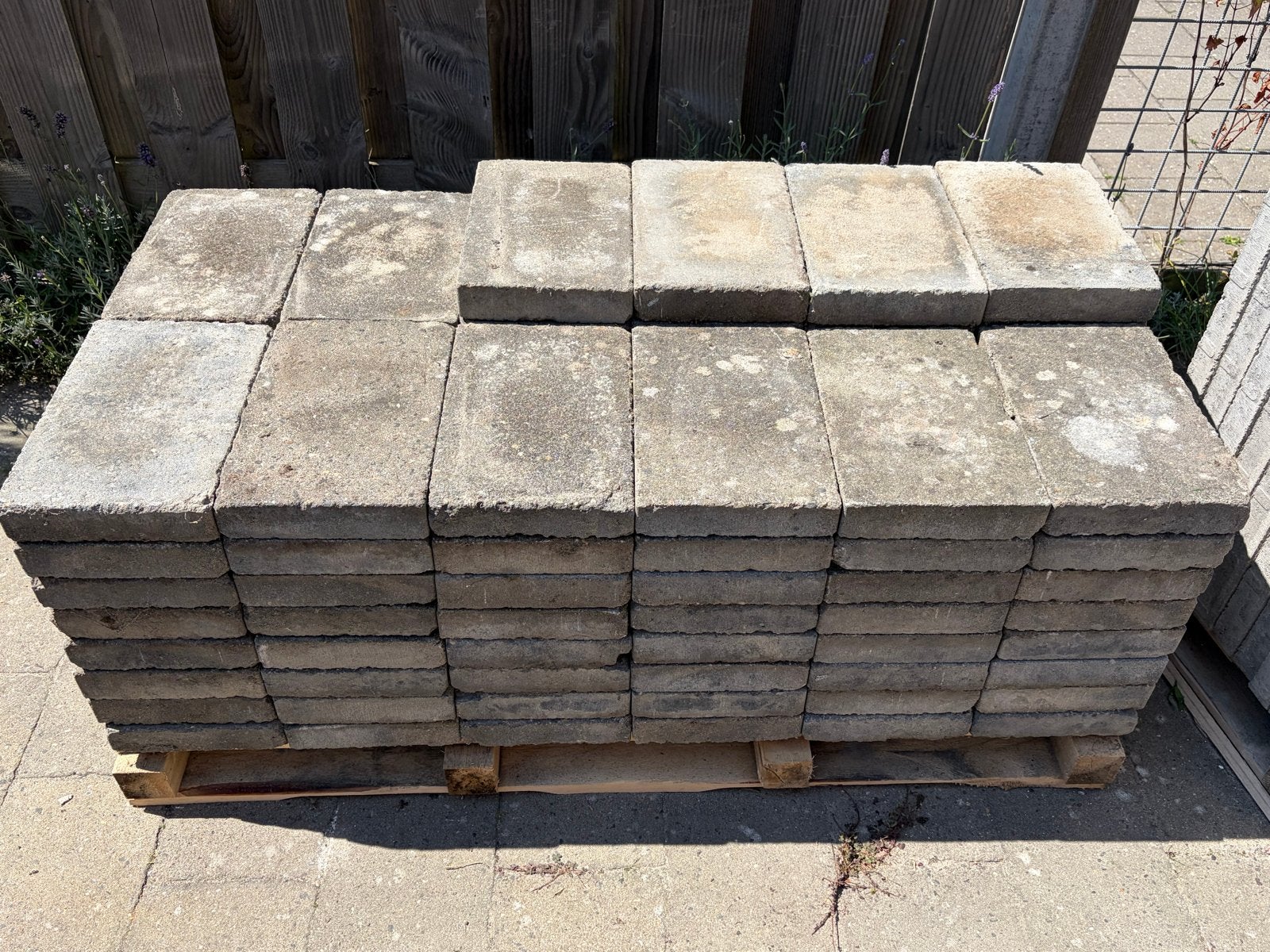 Moet nu weg!!!! 100 gebruikte terrastegels 0,3x0,2m (6m2), Ophalen, Gebruikt, 5 tot 10 m², Beton
