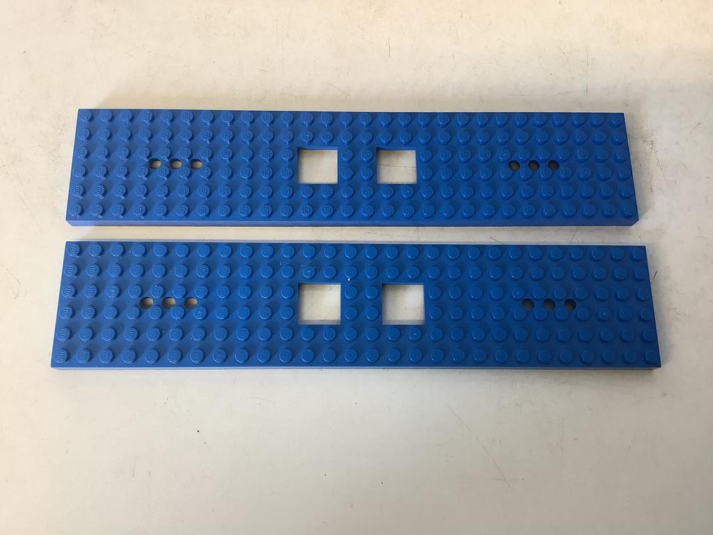 Lego trein basisplaat 6x28 2x2 uitsparingen en 3 gaten blauw, Ophalen of Verzenden, Gebruikt, Losse stenen, Lego