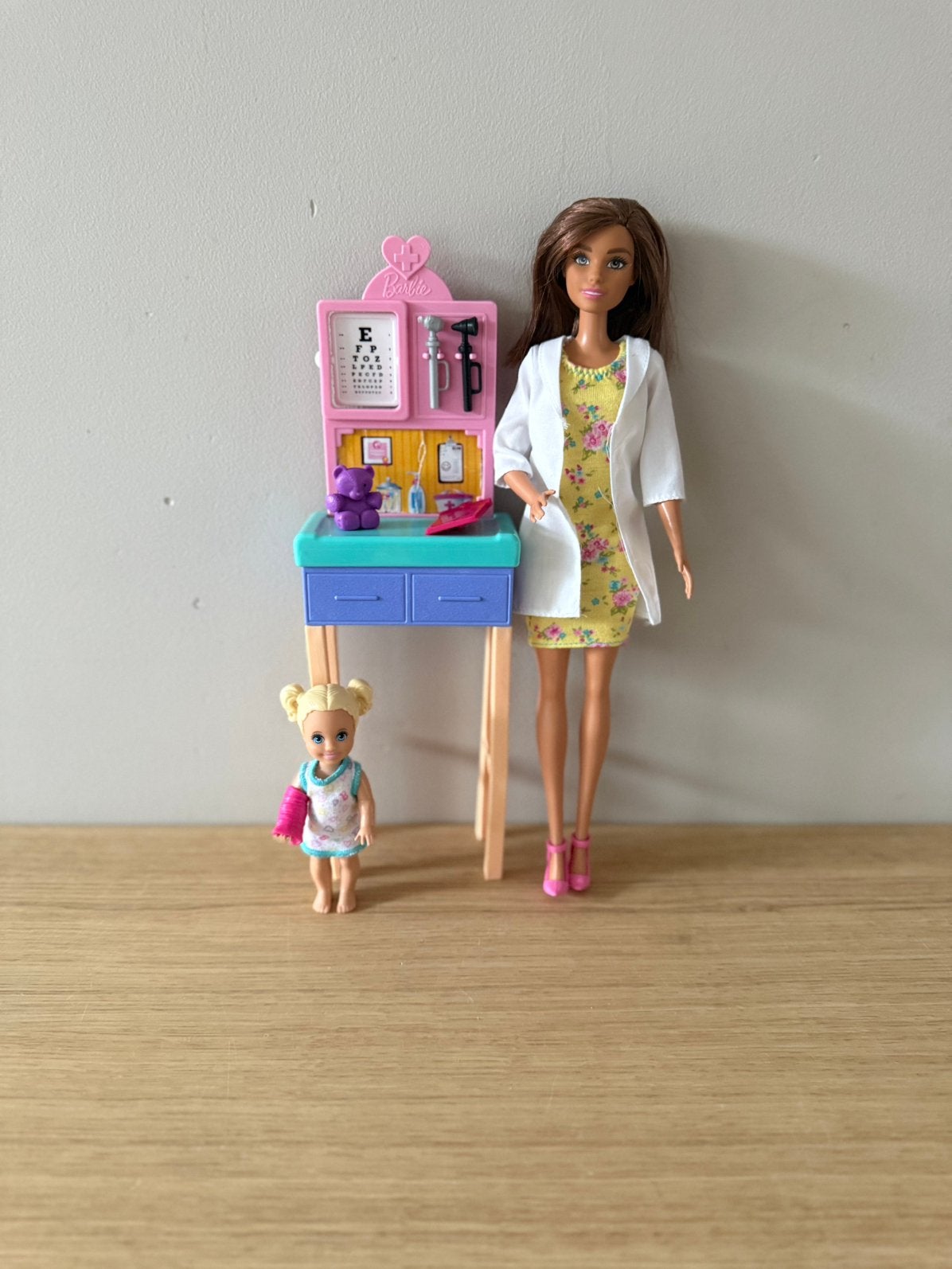 Barbie kinderarts dokter speelset, Ophalen of Verzenden, Zo goed als nieuw, Barbie