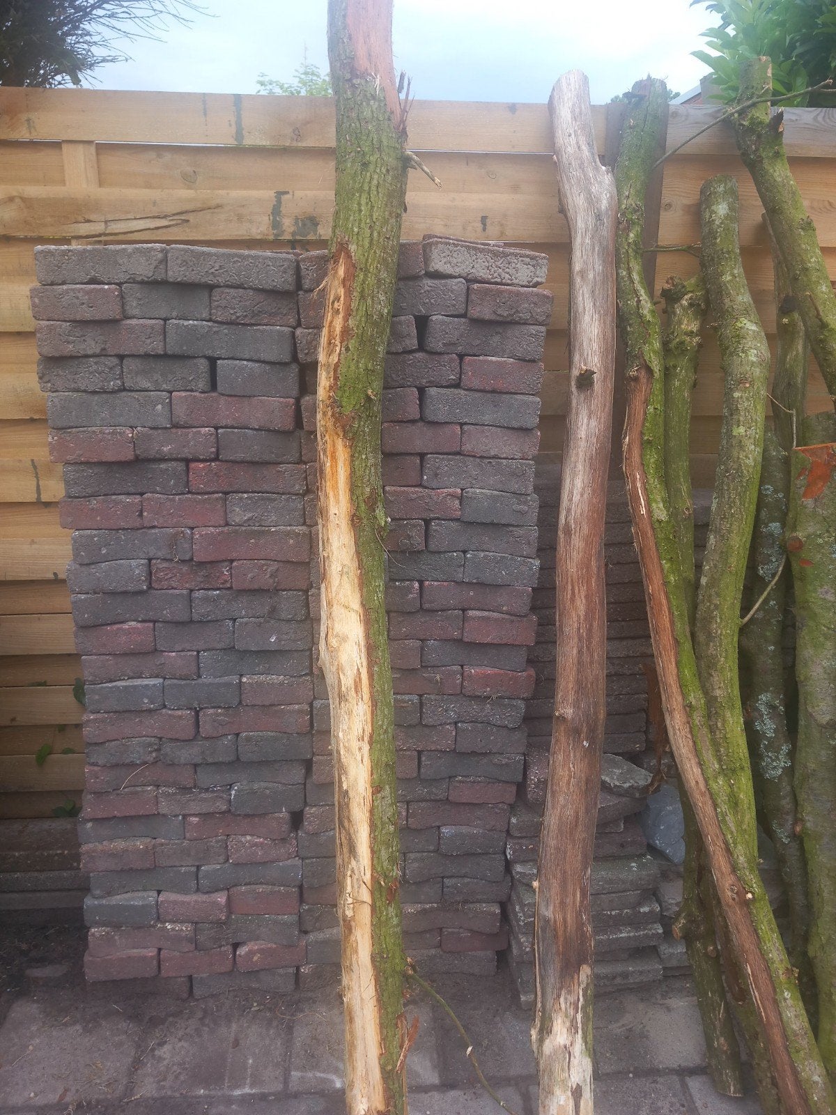 *Gratis* h-klinkers en beton tegels., Ophalen, Gebruikt, Beton, Klinkers