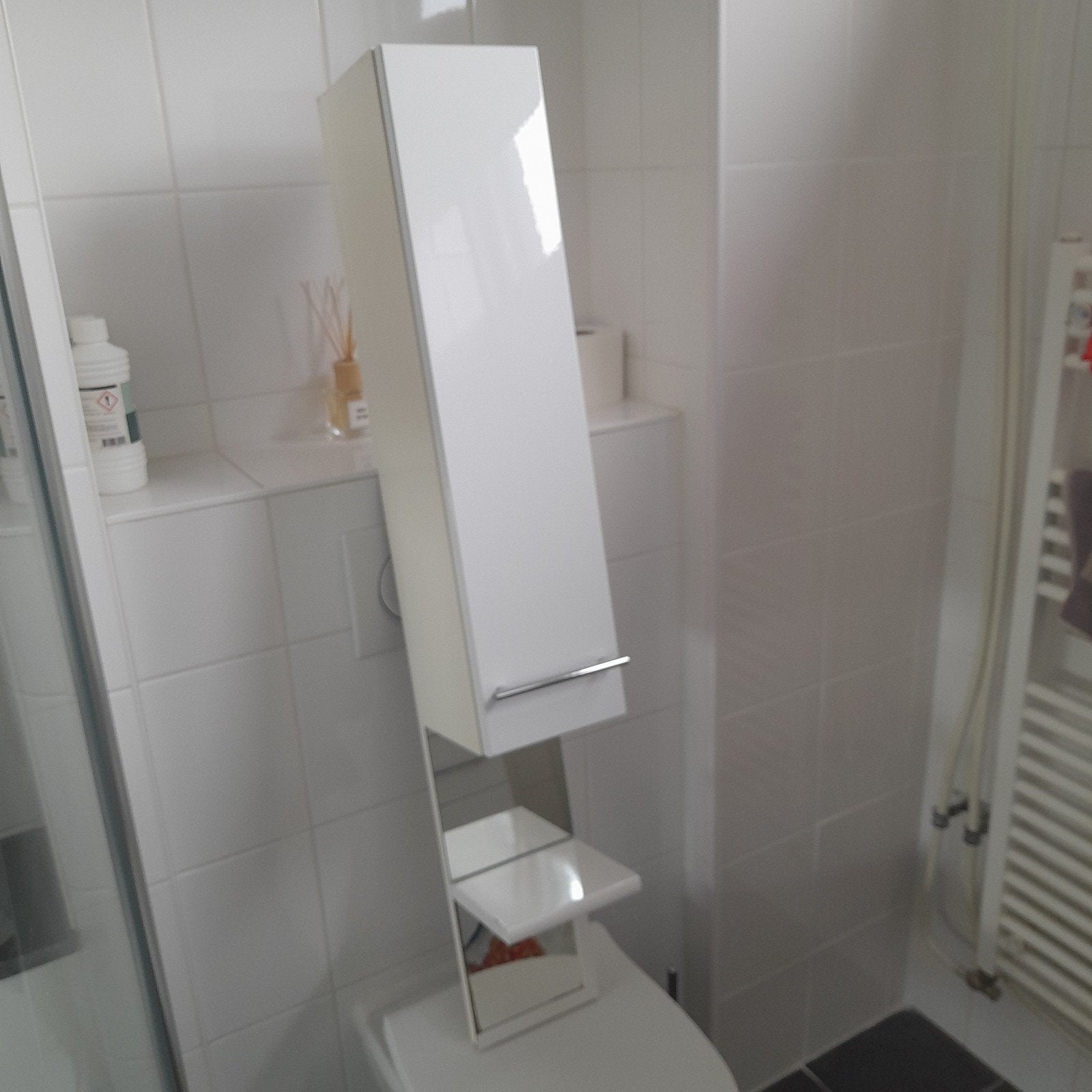smalle witte kast met 2 spiegeltjes  2 glazen plankjes, Ophalen of Verzenden