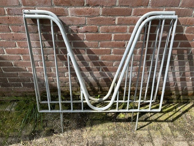 Te koop: twee anti-weefrekken voor paardenstaldeur, Dieren en Toebehoren, 1 paard of pony