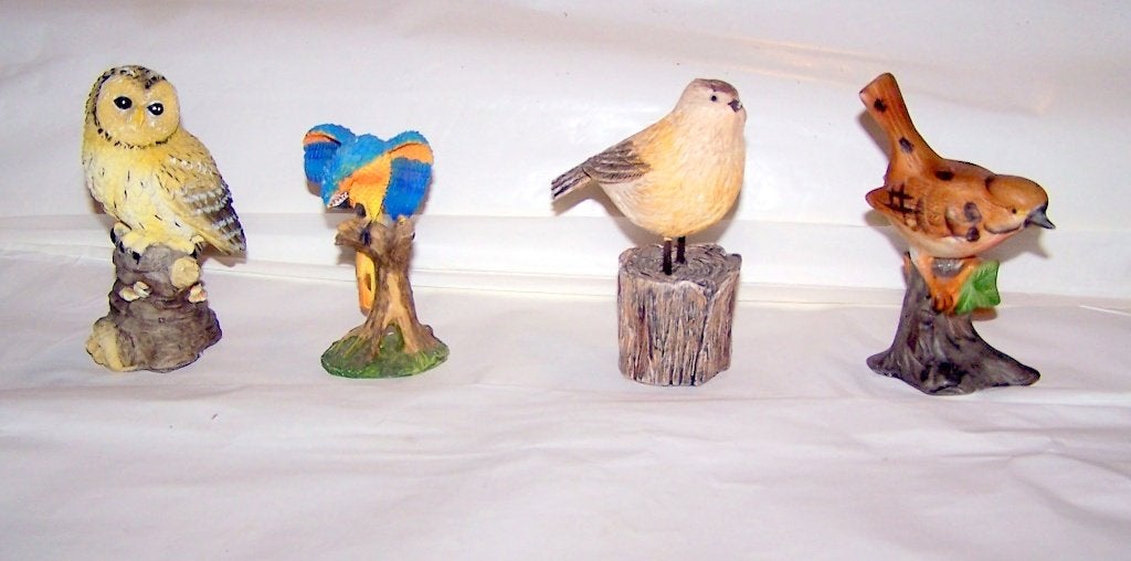 4 mooie keramische vogelbeeldjes. Nwst., Ophalen of Verzenden, Zo goed als nieuw, Dier