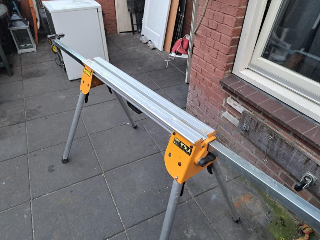 Dewalt, Ophalen of Verzenden, 1200 watt of meer, Afkortzaag, 30 tot 70 mm