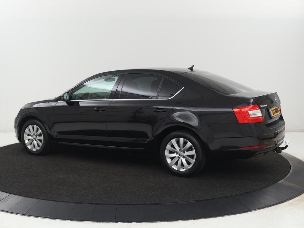 Skoda Octavia 1.5 TSI Ambition Business | Automaat | Trekhaa, Auto's, Skoda, Stof, Gebruikt, 150 pk, Zwart