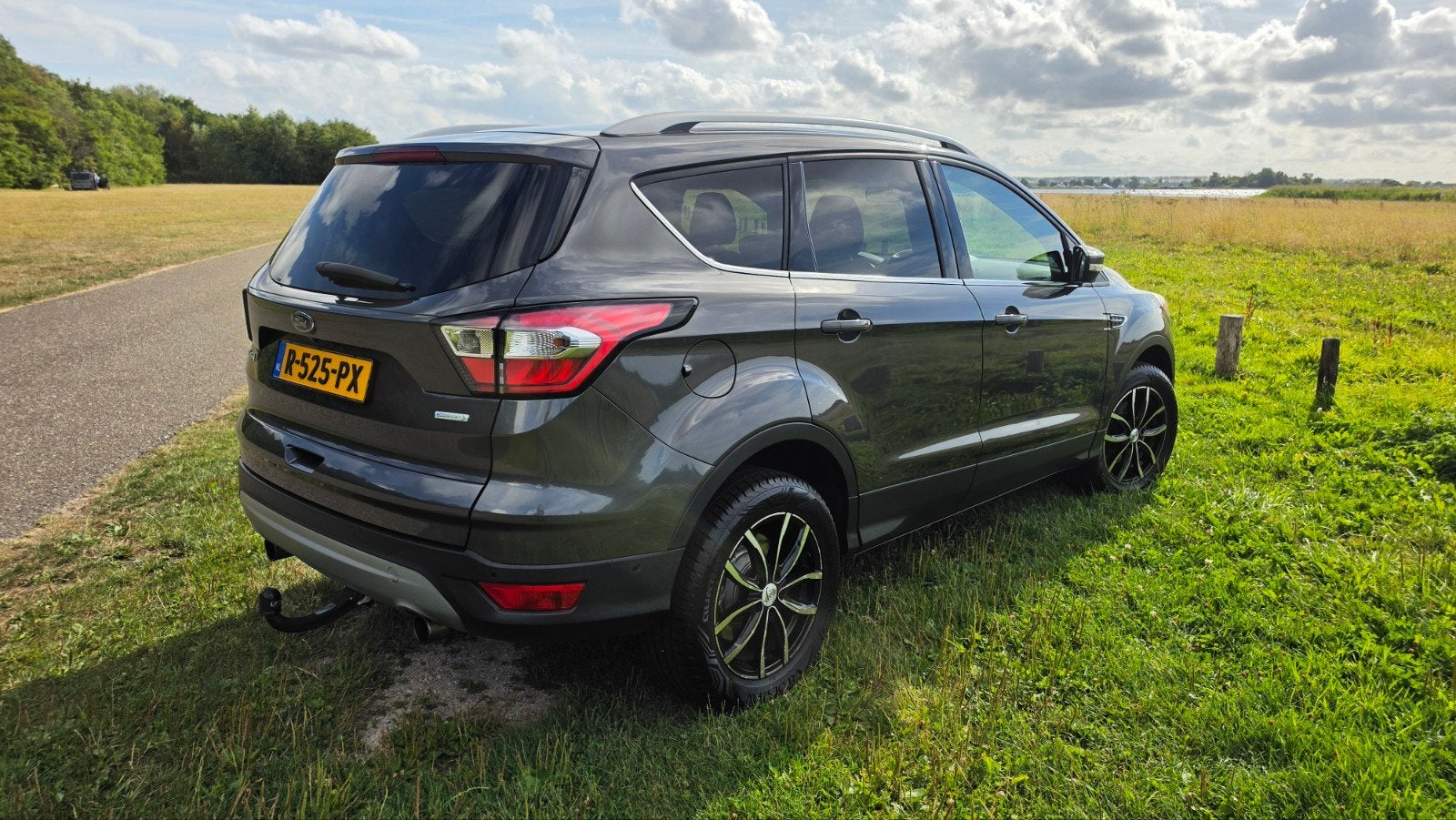 Ford Kuga 1.5 Ecoboost 120pk 2WD 2017 Grijs, Auto's, 4 cilinders, Handgeschakeld, Particulier, Kuga