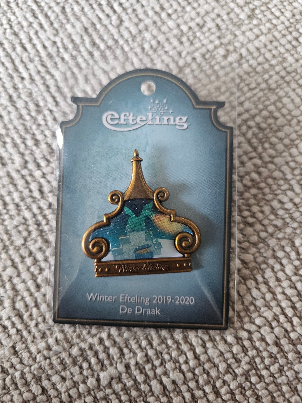eftelint winter pin de draak, Ophalen of Verzenden, Button of Speldje